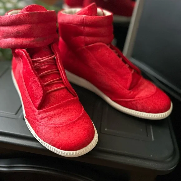 Maison Martin Margiela Red High-Top Sneakers - Picture 2 of 4